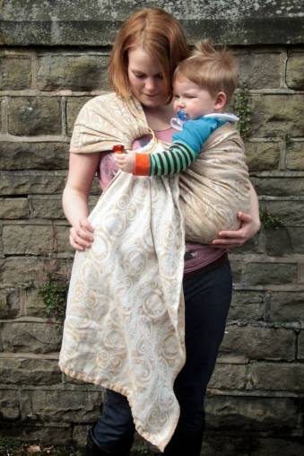 Support baby under their bottom as you tighten. With thanks to Sheffield Sling Surgery - image featuring Kiri of Carry ar Kid